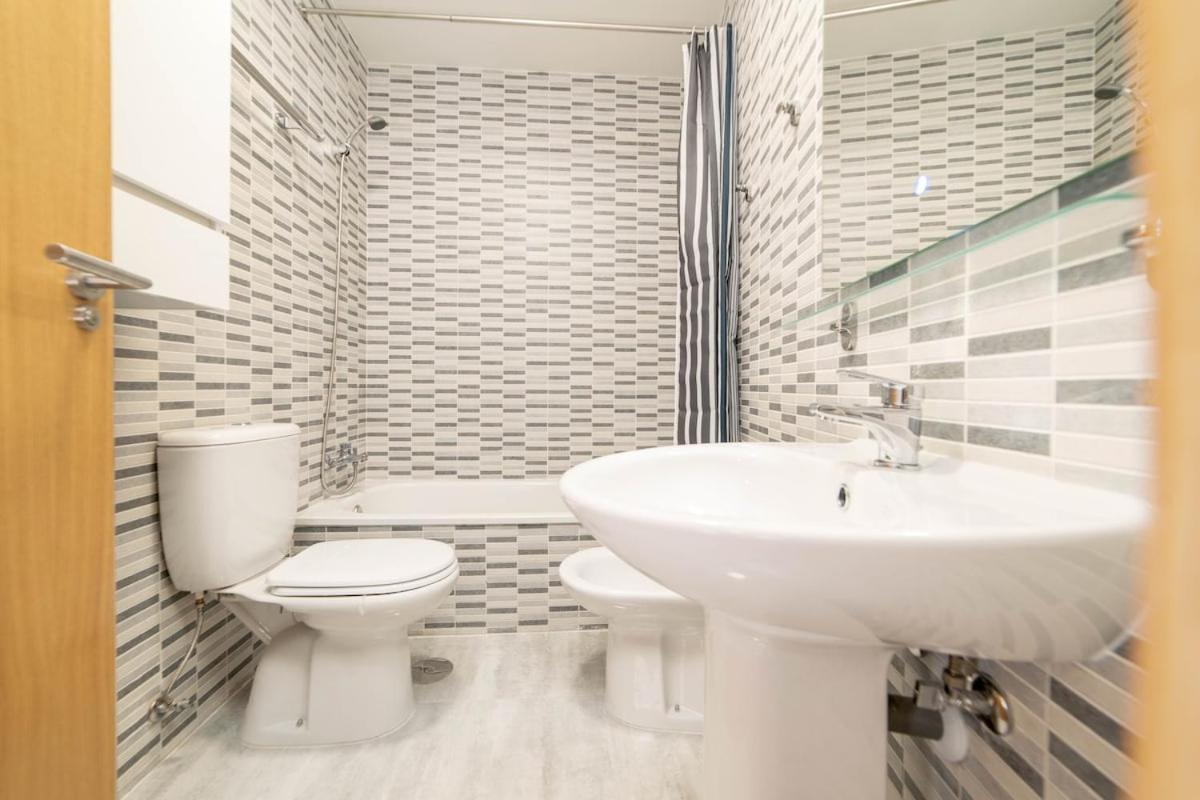 -Malagasunapts- Stylish City Centre Pool&Parking Ngoại thất bức ảnh