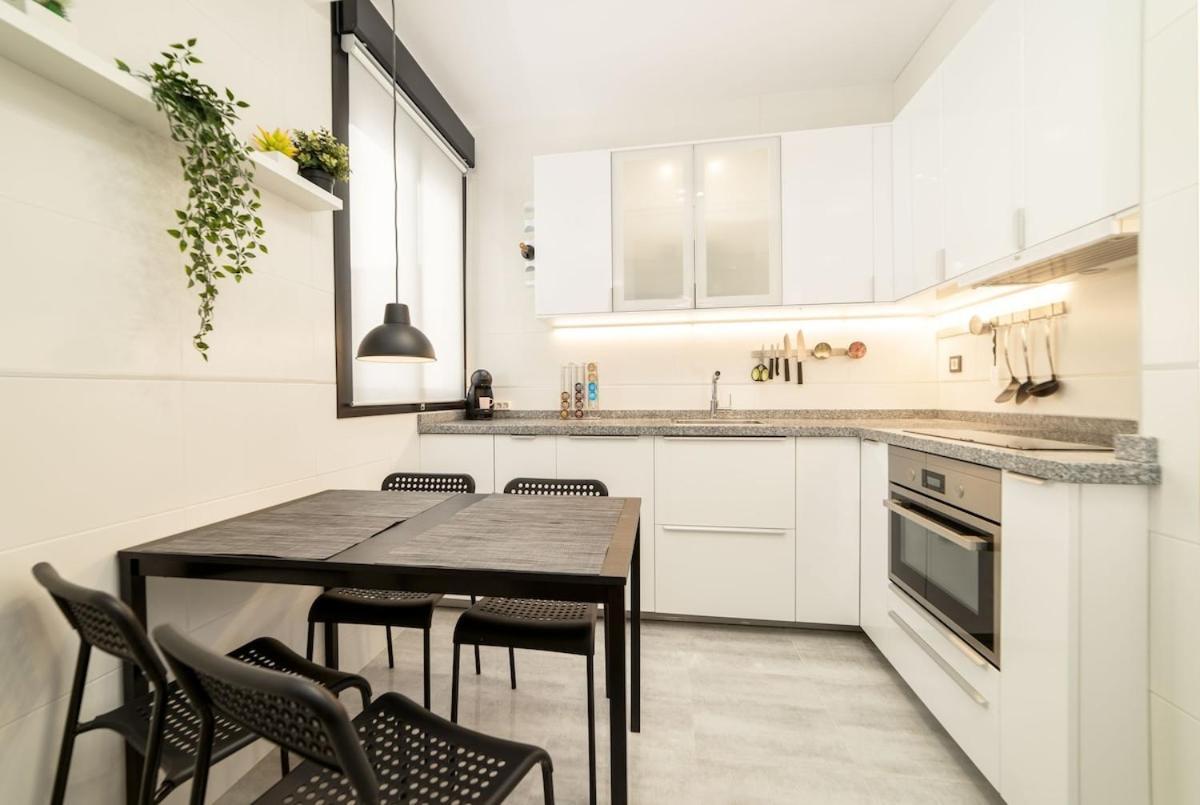 -Malagasunapts- Stylish City Centre Pool&Parking Ngoại thất bức ảnh